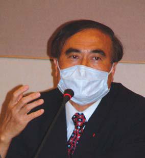 <b>賴明詔：冠狀病毒世界權威</b><br>・美國南加州大學微生物系教授<br>・學術專長：病毒學（冠狀病毒、Ｄ肝病毒、Ｃ肝病毒）<br>・中央研究院院士，SARS專案研究小組指導委員會共同招集人<br>影像來源/ 蔡耀明