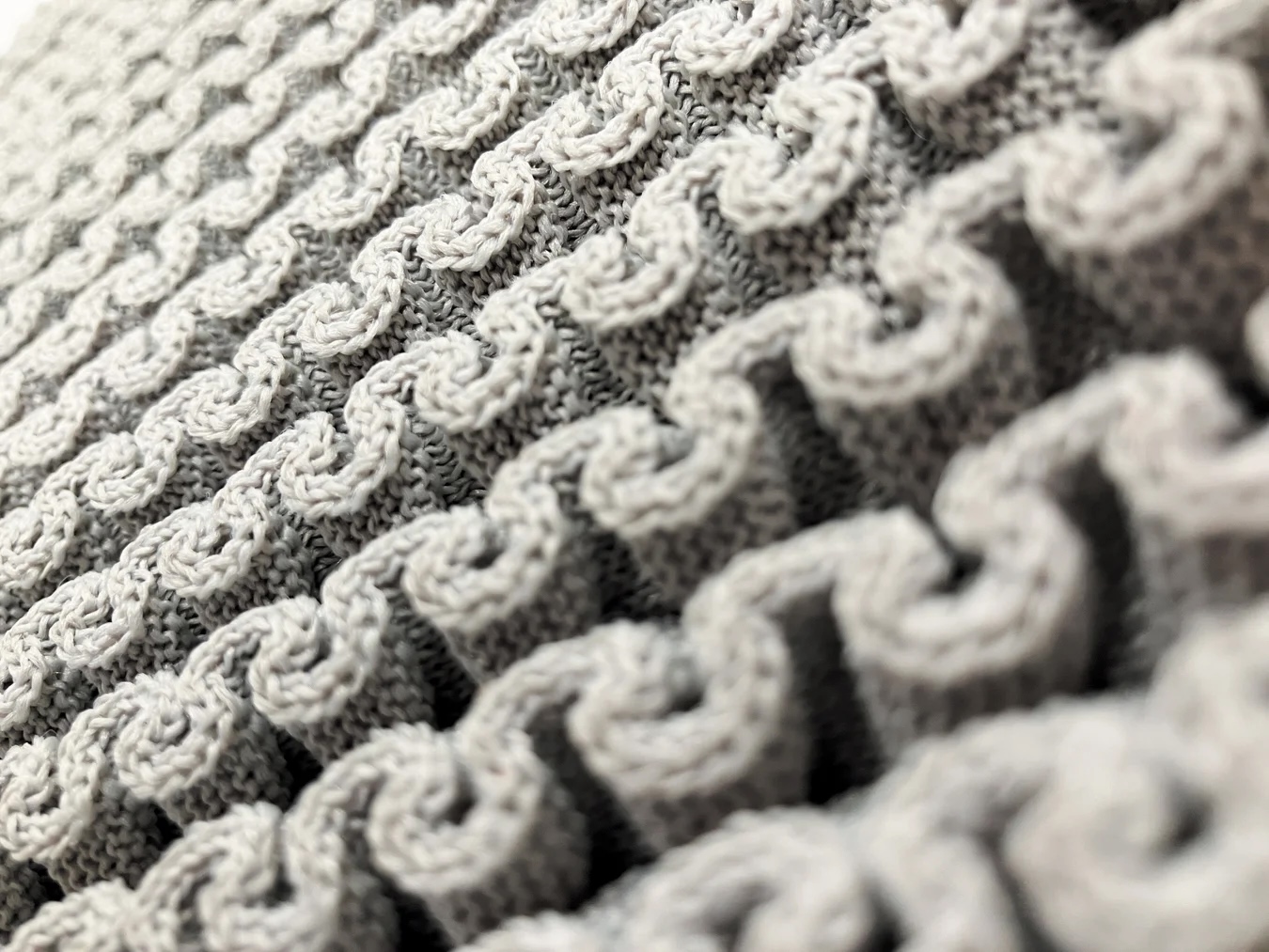 A test knit shows complex curvature. ｜Lauren Niu