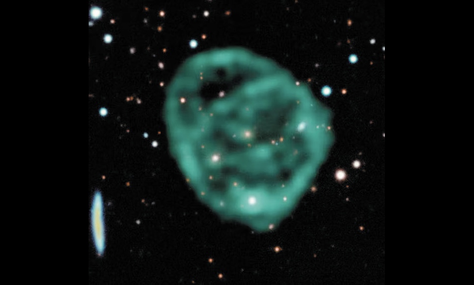 From "MeerKAT Uncovers the Physics of an Odd Radio Circle," by Ray P. Norris et al., inMonthly Notices of the Royal Astronomical Society, Vol. 513, No. 1; June 2022. Published March 24, 2022 (CC BY 4.0)
