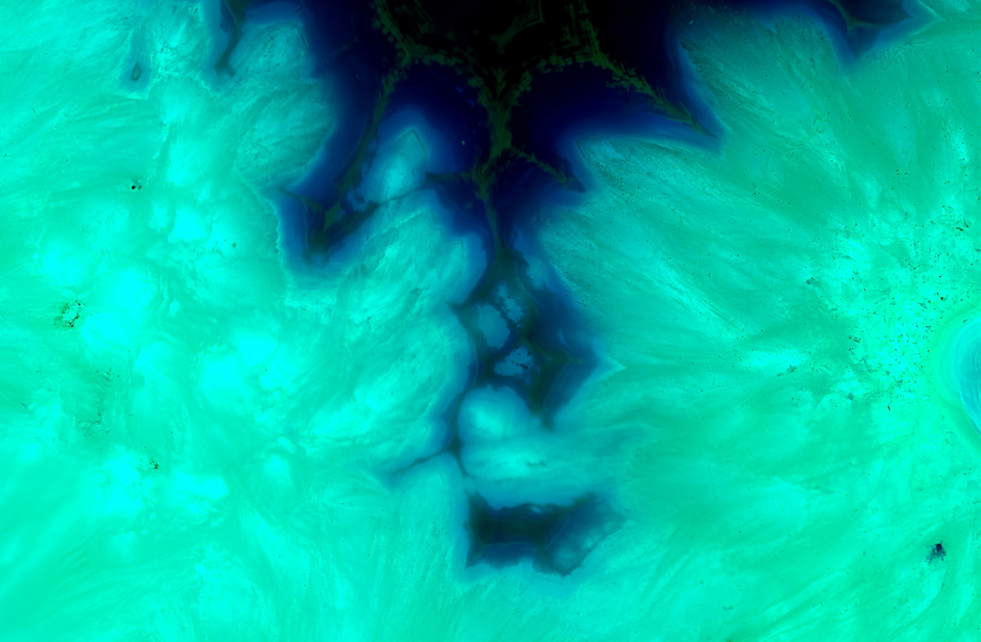 大開眼界：在不使用雷射照射眼睛錐細胞的情況下，這種藍綠色是最近似「olo」的色彩。｜Getty Images