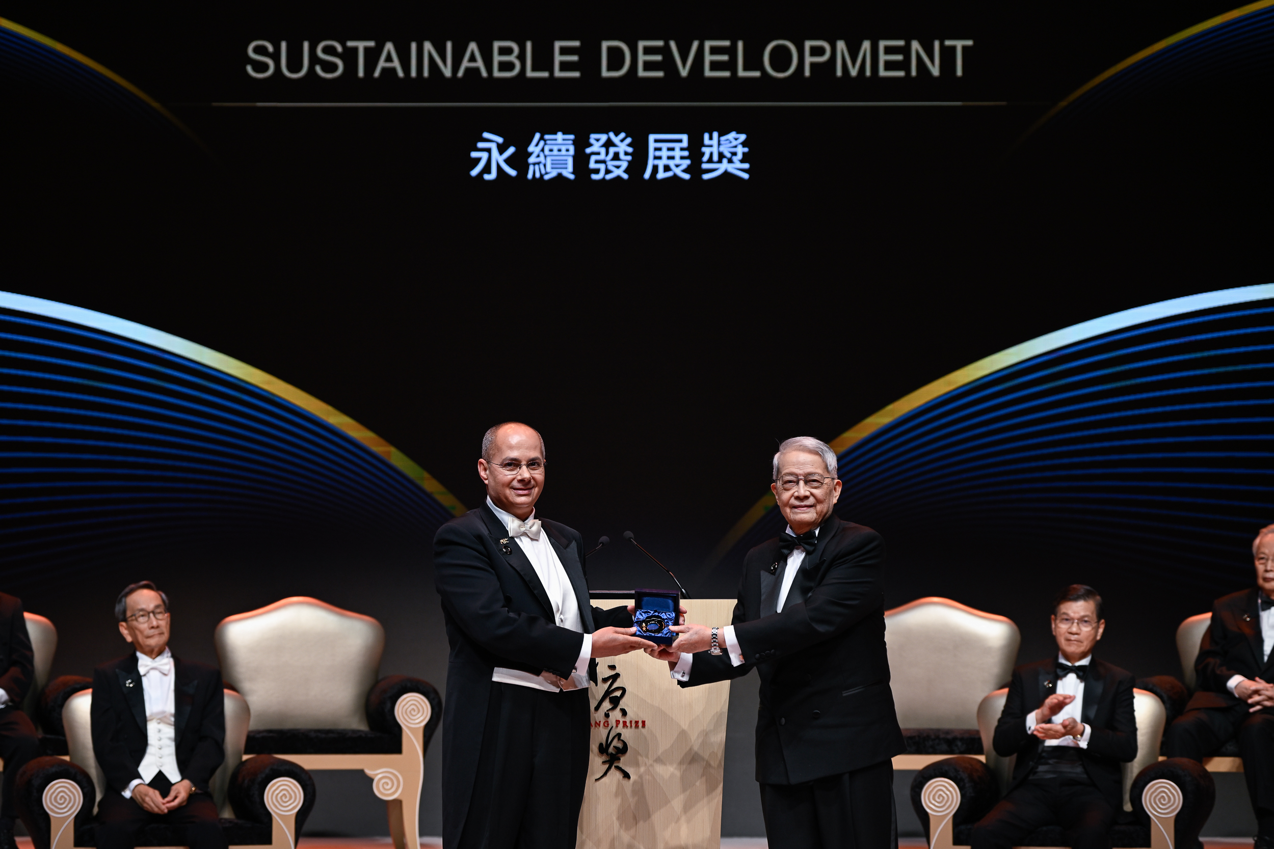 2024年奧馬爾．亞基(Omar M. Yaghi)獲頒唐獎永續發展獎。