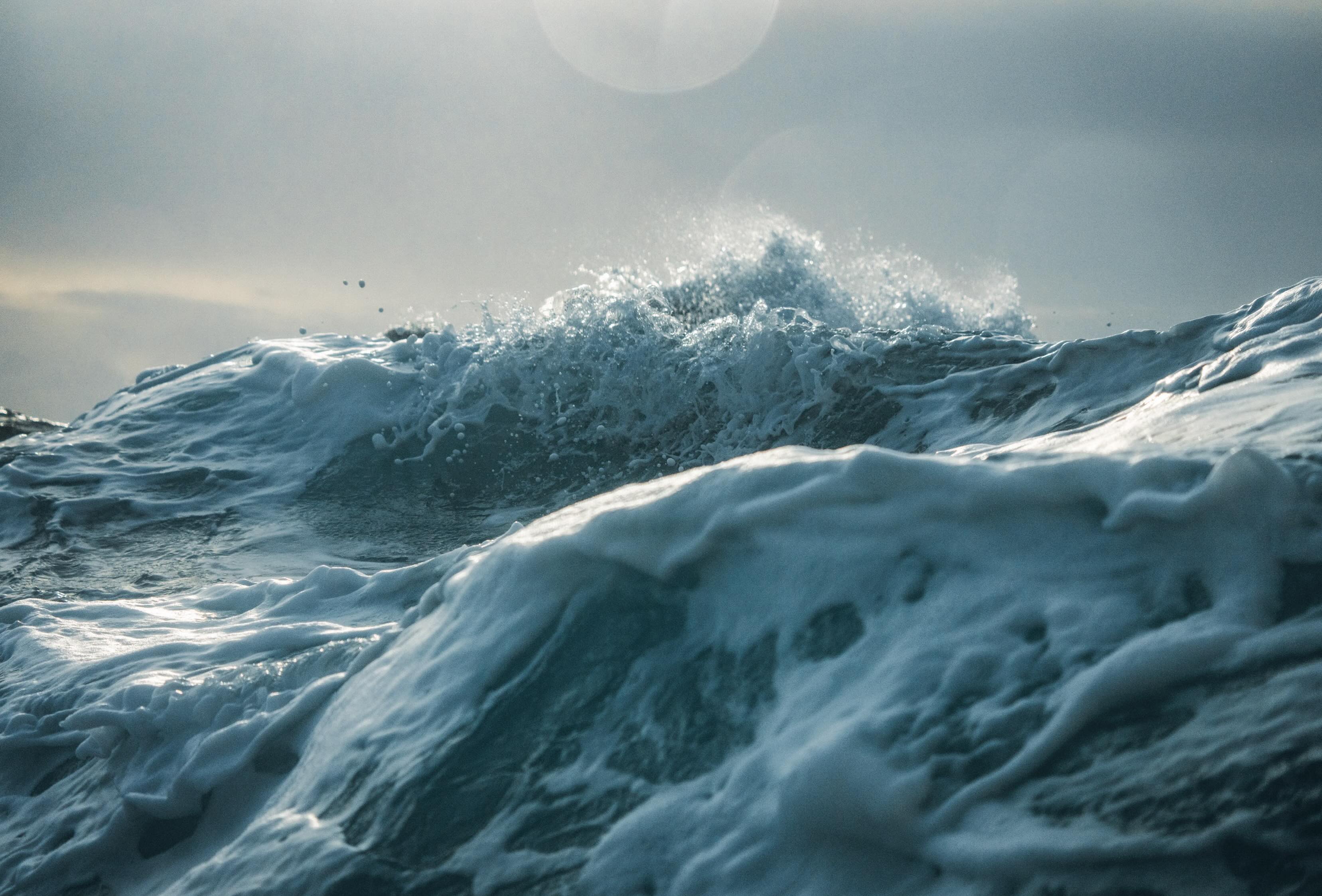 暗潮洶湧：一些公司正利用深海壓力和逆滲透膜，打造出新一代海水淡化廠。｜Piola666/Getty Images