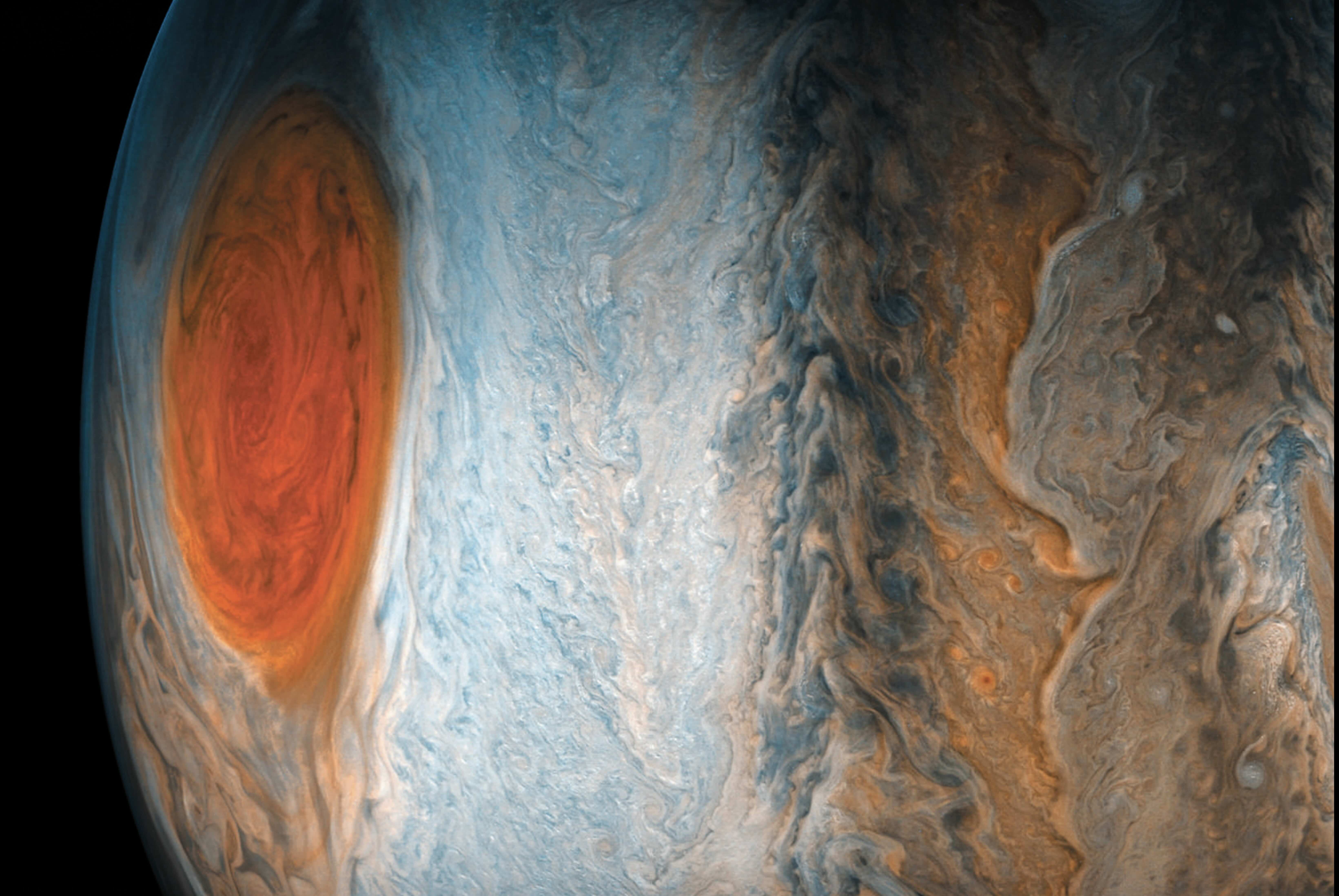 奇異閃電、爛泥球與模糊核心：朱諾號揭開木星三大謎團