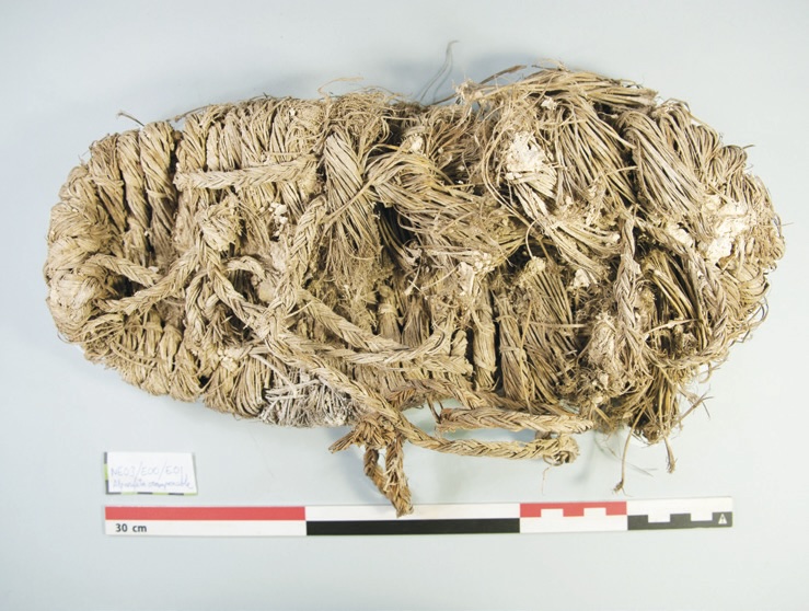 收藏品：在胡兀鷲巢穴中發現的600多年前草鞋。｜Lucia Agudo Perez 